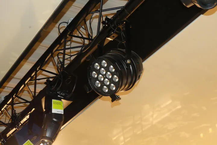 Showtec Moving Head Strahler Hinweis: ohne Traverse